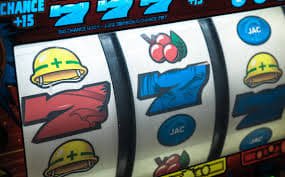 Dealer interface showing ante and raise betting positions